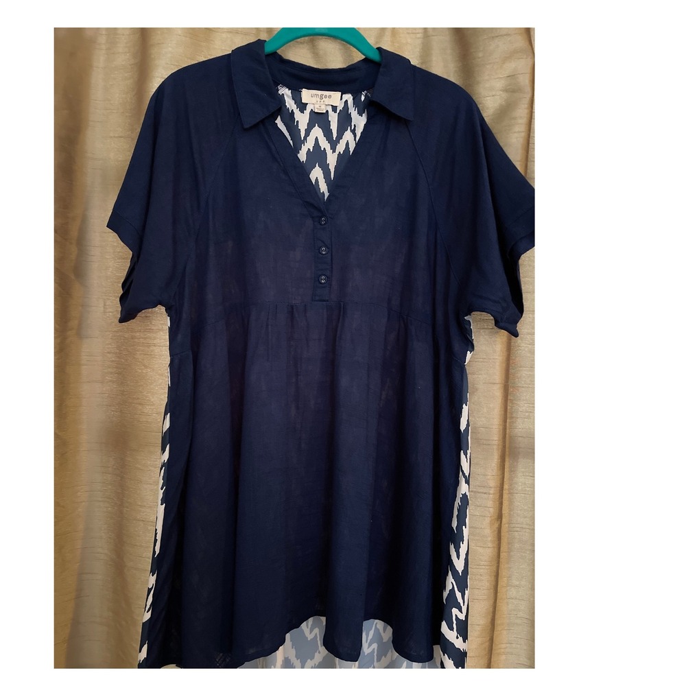 Umgee women top size M blue with chevron pattern on back